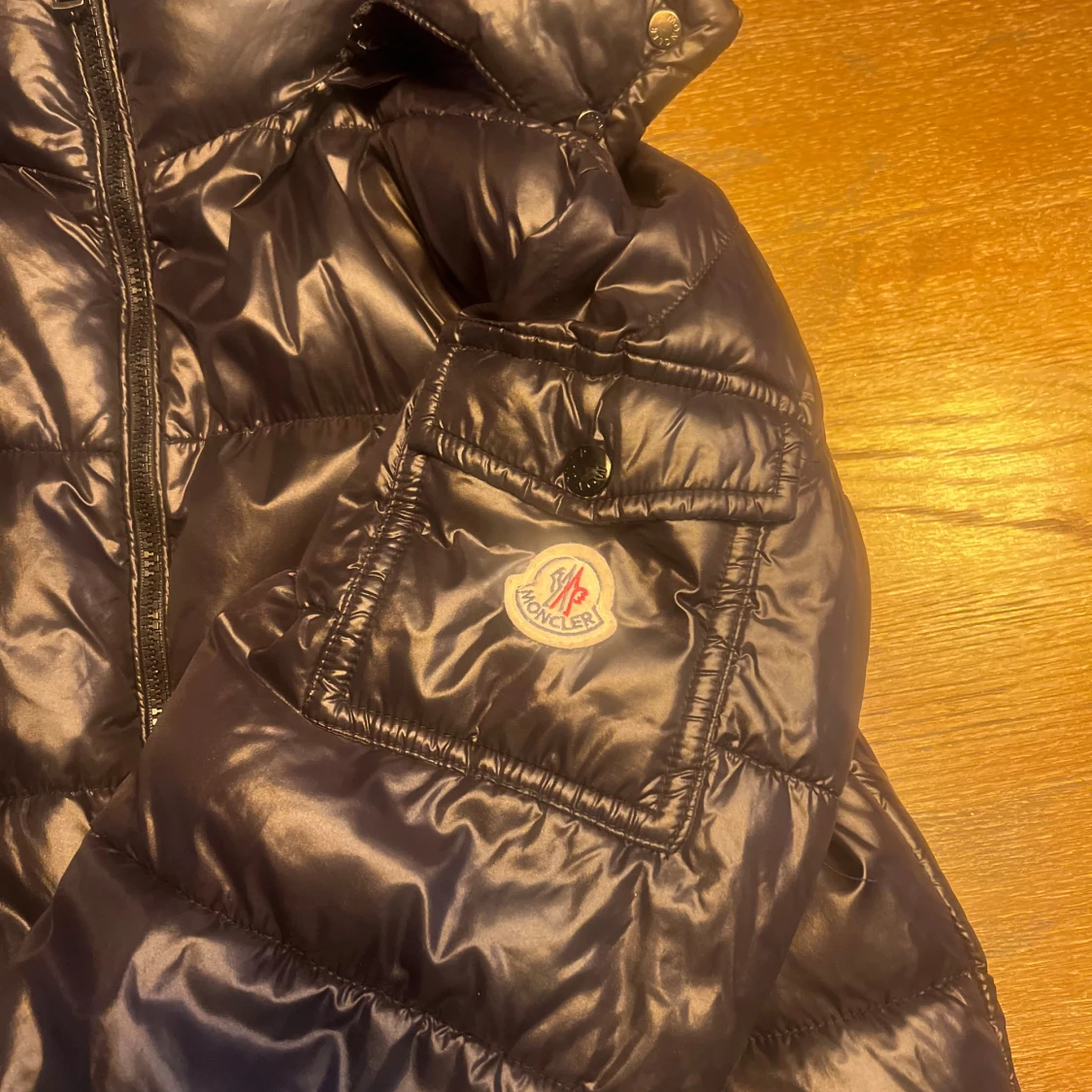 Svart Moncler pufferjacka med huva - 1