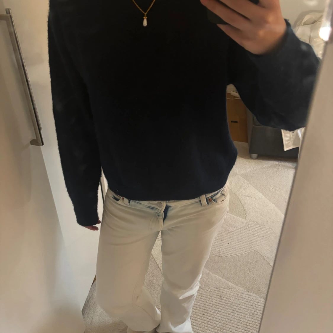 Mörkblå stickad tröja