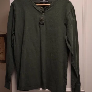 Hampton republic  - Den har bara hängt i min garderob i något år eller två kommer inte ihåg knappt, använt den någon gång inte mer än de mer än detta vet jag inte direkt 