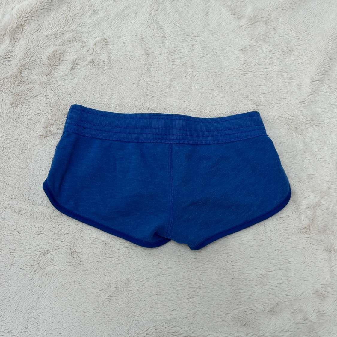 Lågmidjade mjukis shorts  - 4