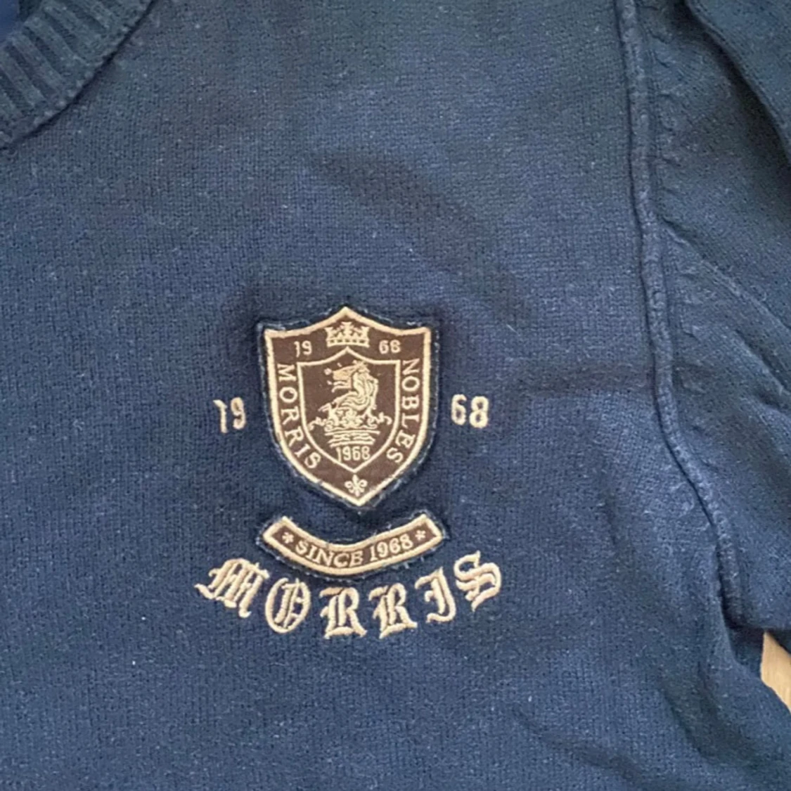 Mörkblå tröja från Morris med emblem - 2