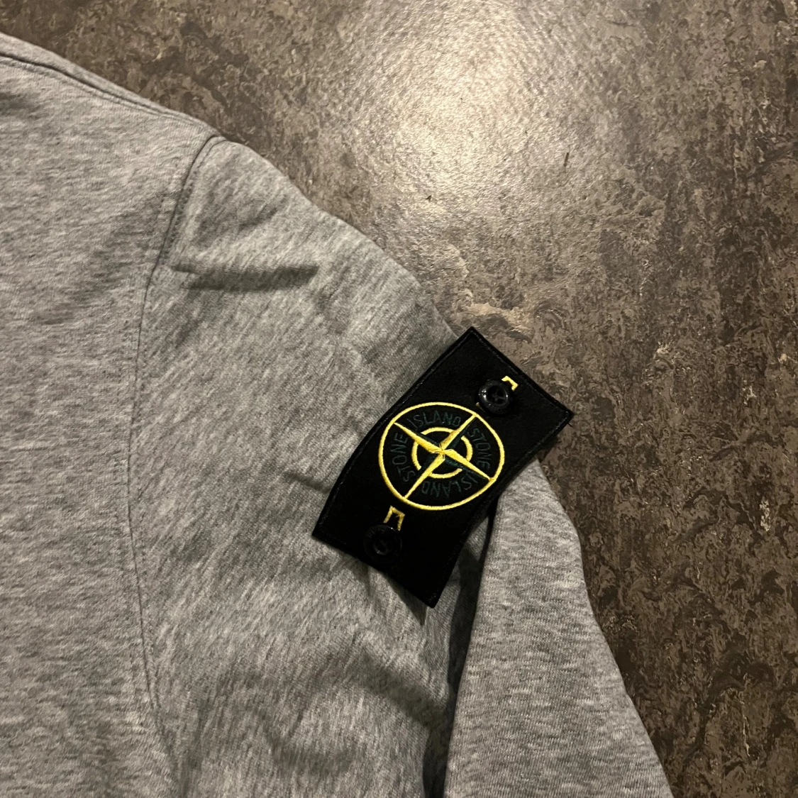 Grå sweatshirt från Stone Island - 1