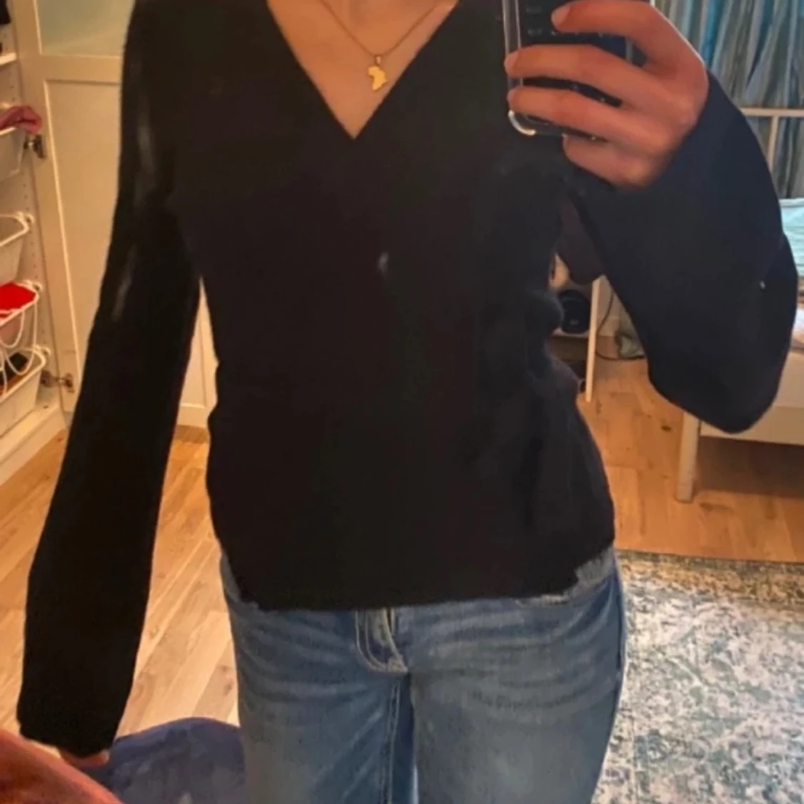 Svart omlott kofta med knytband - 1