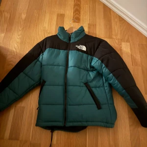 Jacka från The North Face - Bra skick, storlek S. Vill bli av med. Billigt vid snabb affär.
