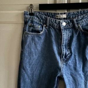 Jeans gina tricot  - Endast använda ett fåtal gånger, superfint skick. Rak passform  