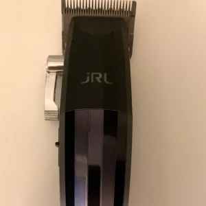 JRL freshfade 2020c - JRL freshfade 2020c i nyskick med alla tillhörande kammar/laddare och borste