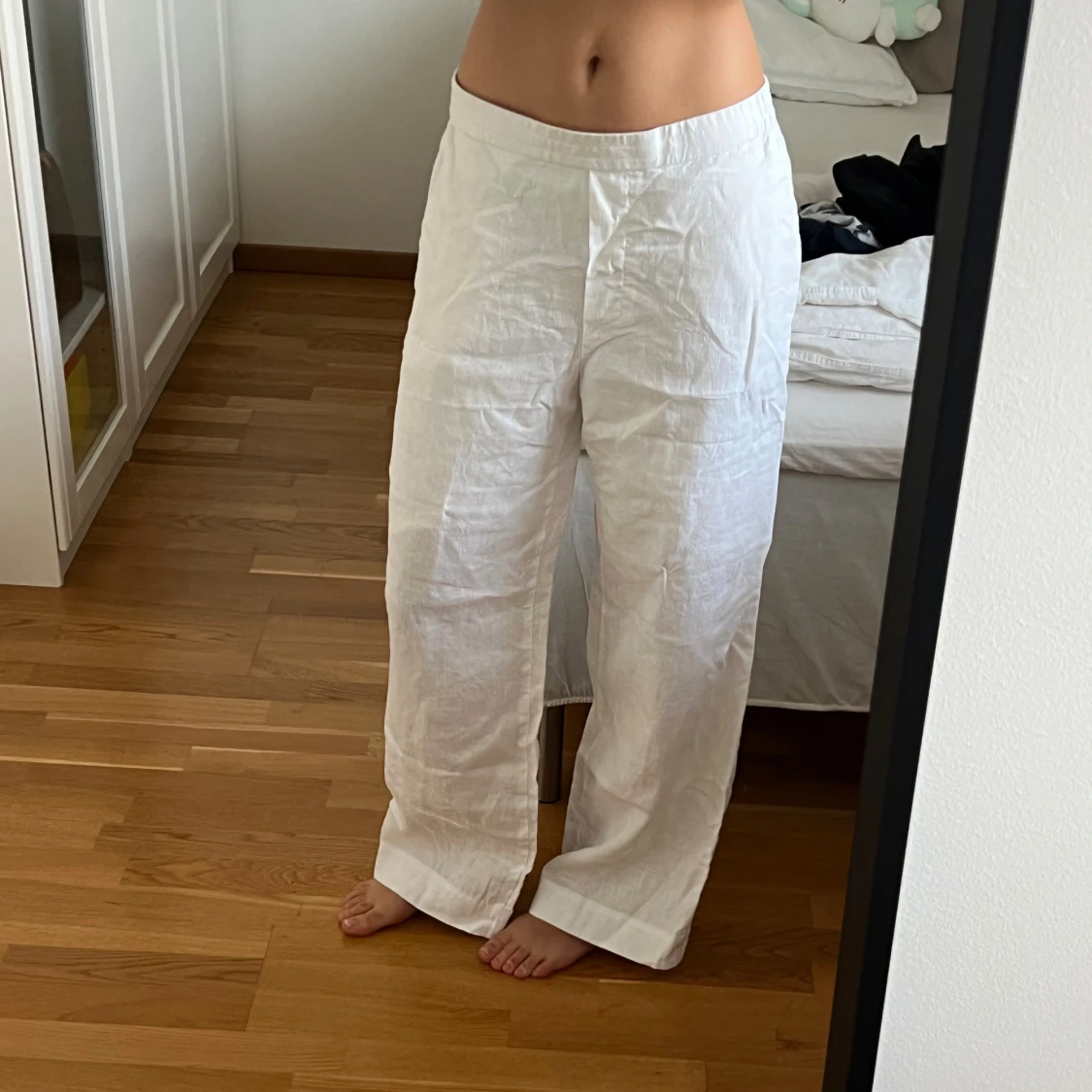 Vita linnebyxor från COS, strl 36