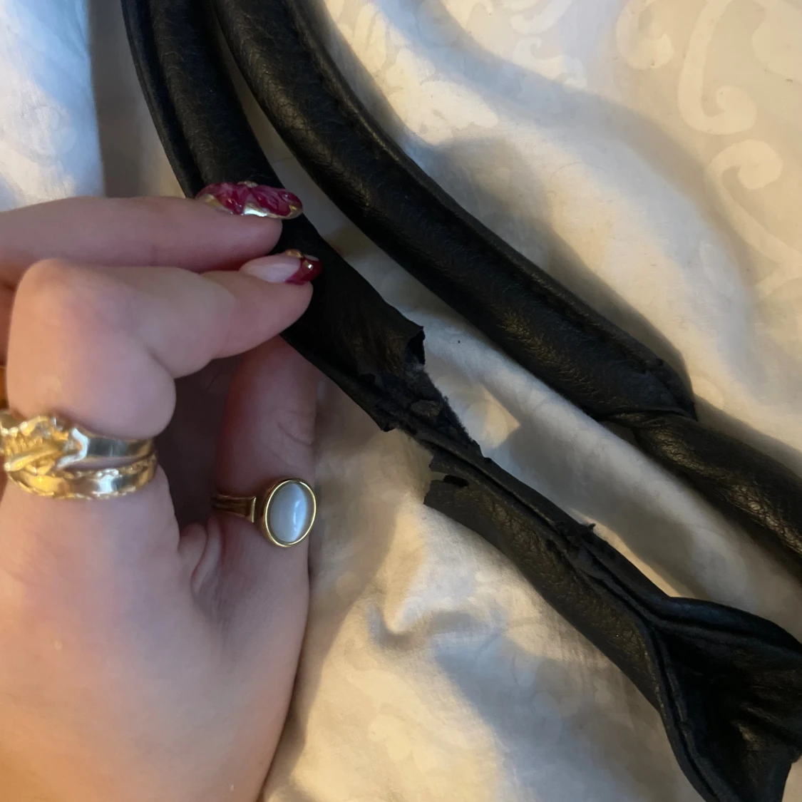 Svart axelväska med silverdetaljer y2k - 2