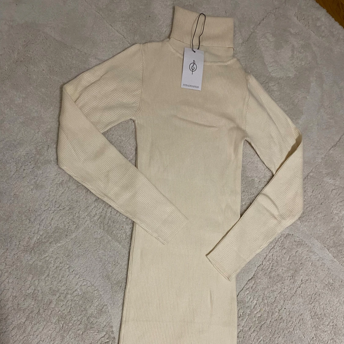 Beige ribbad långklänning Stradivarius