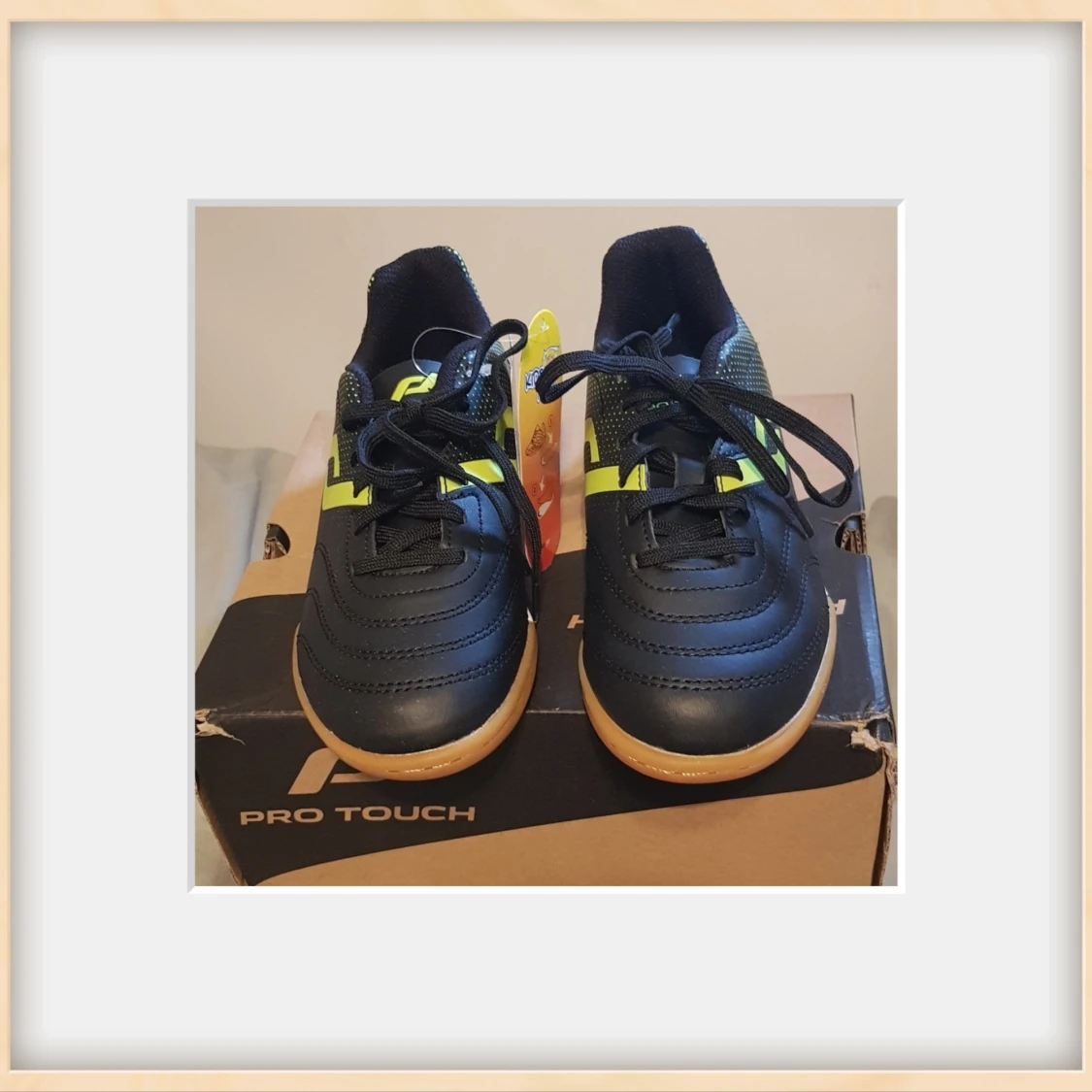 Oanvända Pro Touch fotbollsskor, strl 31 - 1