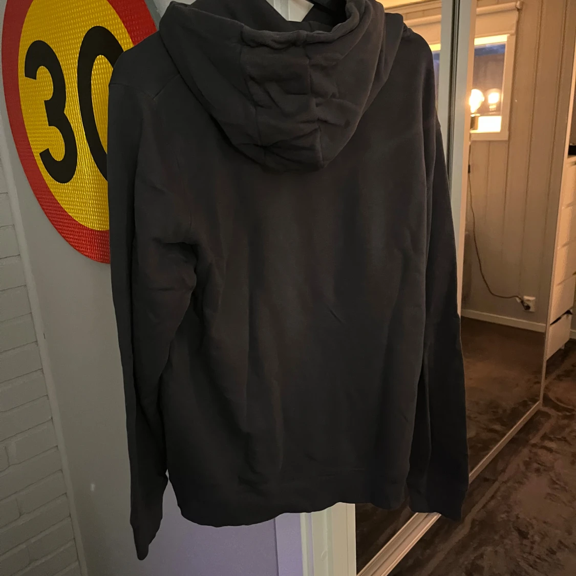Grå hoodie från Lyle & Scott - 1