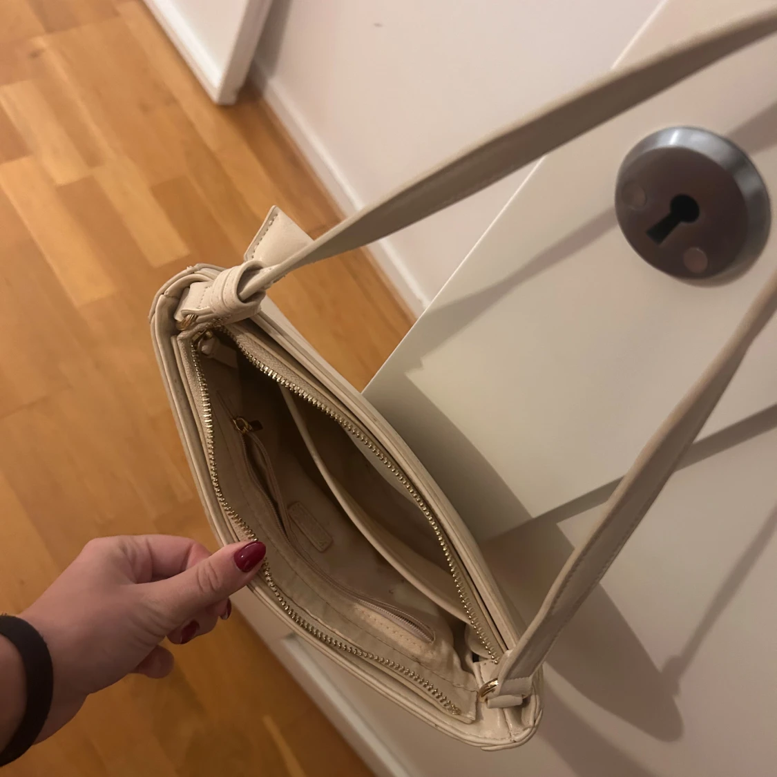 Beige väska från NA-KD - 3