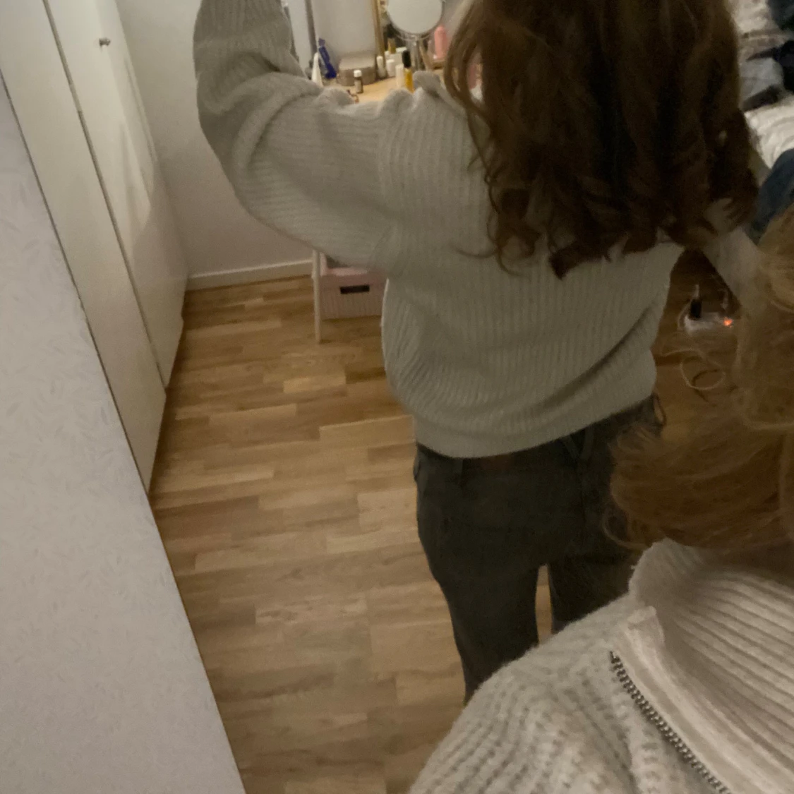 Vit ribbad kofta med dragkedja från BikBok - 1