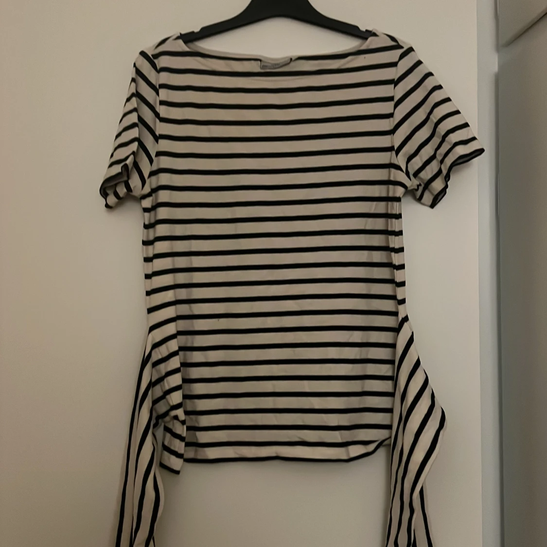 Randig topp med knytband - 2