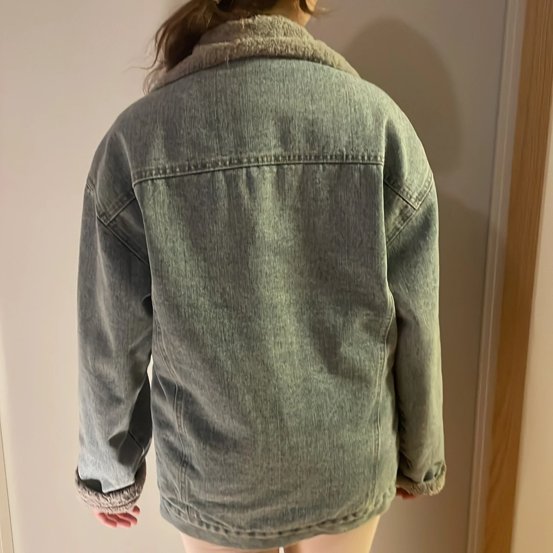 Oversized jeansjacka med teddyfoder - 1