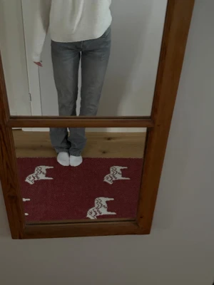 Grå raka jeans  - Snygga grå jeans med rak passform och normal/låg midja. ✨