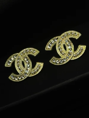 Örhängen - Helt nya guldfärgade örhängen.