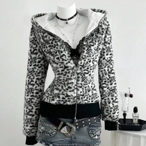 Leopardmönstrad zip up hoodie y2k stil  - Leopard hoodie i vintage y2k stil, lite tjockare, mjuk, varm och skön.