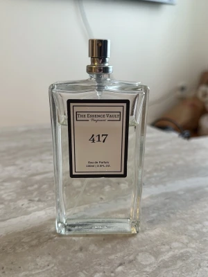 The Essence Vault 417 Eau de Parfum - Säljer en parfym från The Essence Vault nr 417 i 100 ml. Cirka 80 % kvar. 