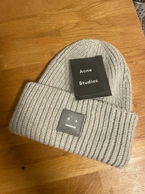 Acne mössa - populär nyskick. Skickar snabbt🙂