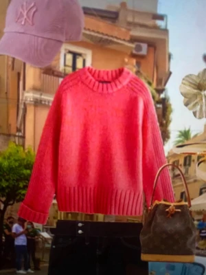 VÄÄRLDENS SÖTASTE TRÖJA!! - Säljer denna supereftertraktade och slutsålda tröjan ifrån next! Den är i fint skick och endast använd 1 gång!! Säljer pga behovet pengar🥰🥰🥰❤️😜 nypris är 800kr men jag kommer sälja för 450kr det går att buda! I storlek S men passar även mindre/större