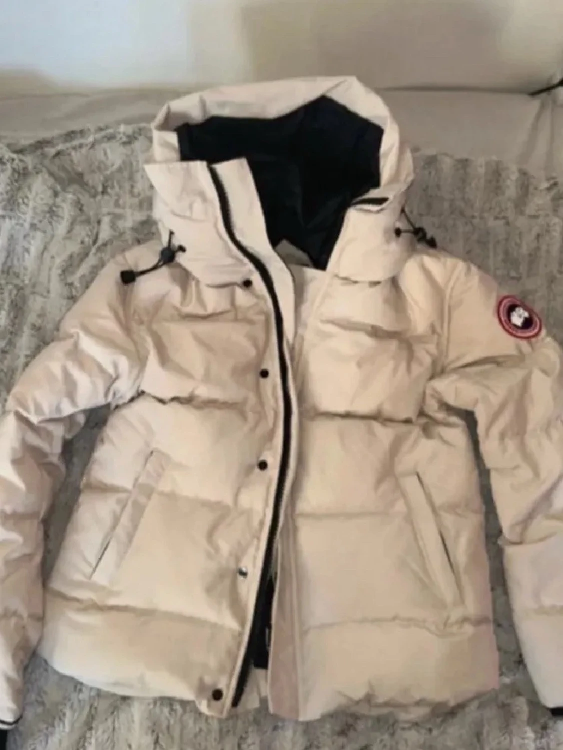 Beige dunjacka från Canada Goose
