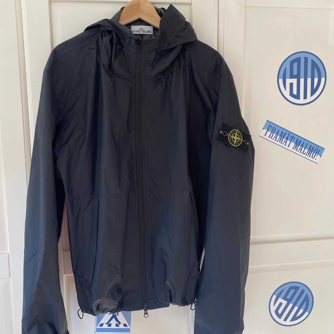 Svart vindjacka från Stone Island (Helt ny)