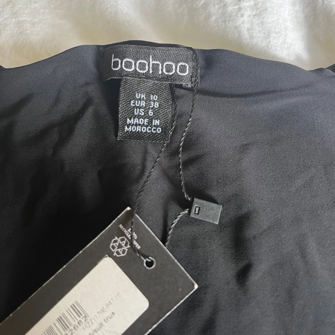 Svart body  från Boohoo - 2