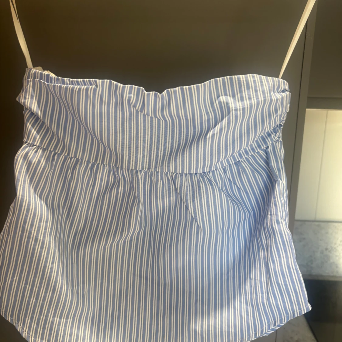 Blåvit randig tubtopp med knappar - 1