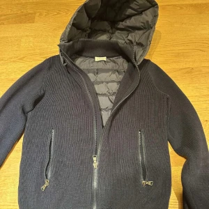 SÖKER denna Moncler cardigan i xs - Söker denna cardigan i xs, 