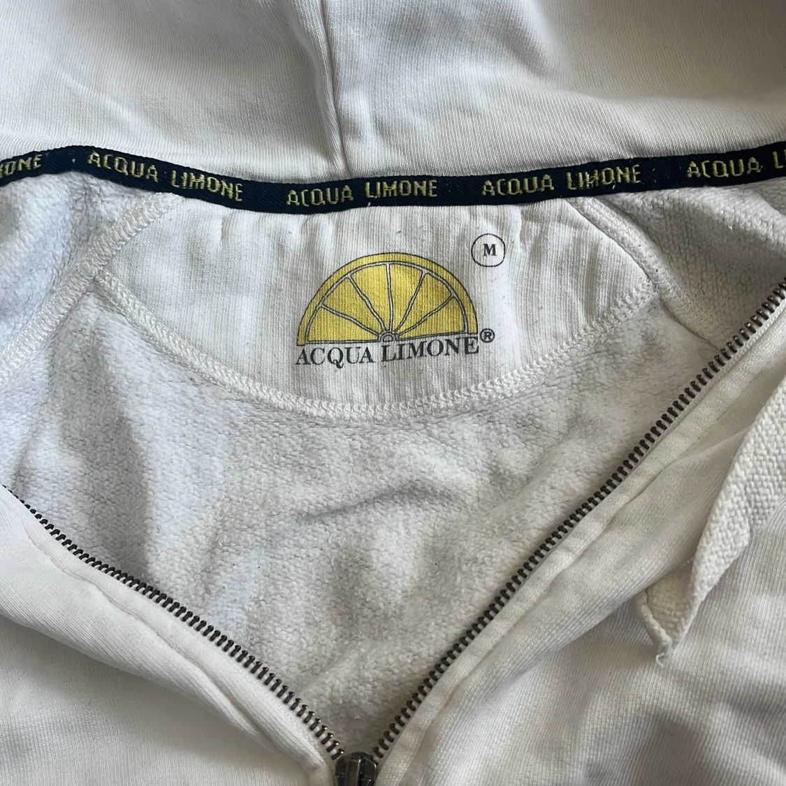 Vit hoodie från Acqua Limone med dragkedja - 2