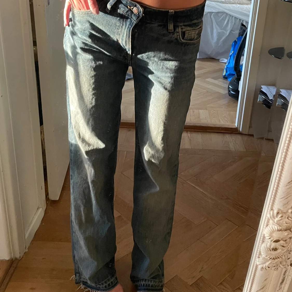 Mörkblåa raka jeans med lågmidja  - 1