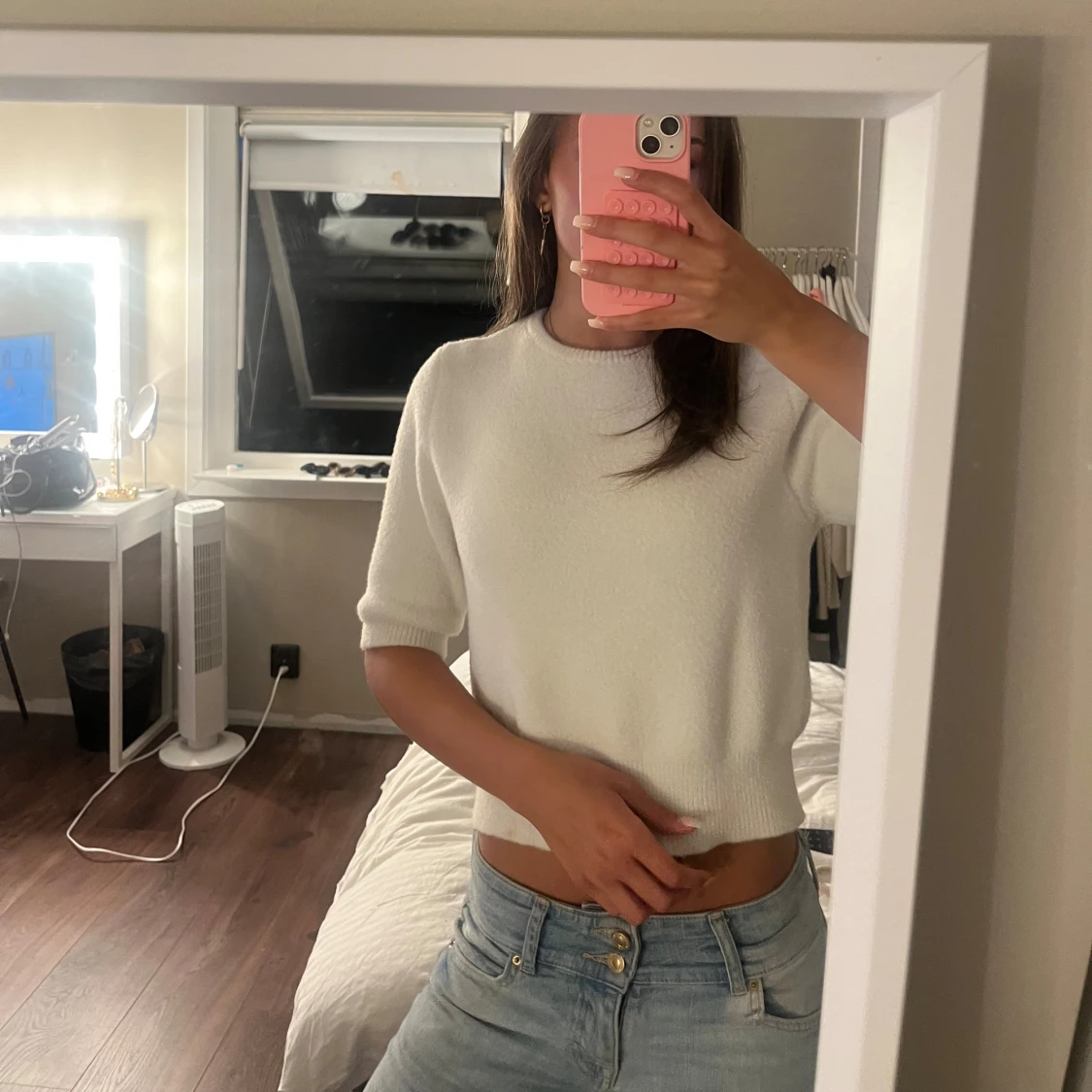 Vit stickad croppad tröja