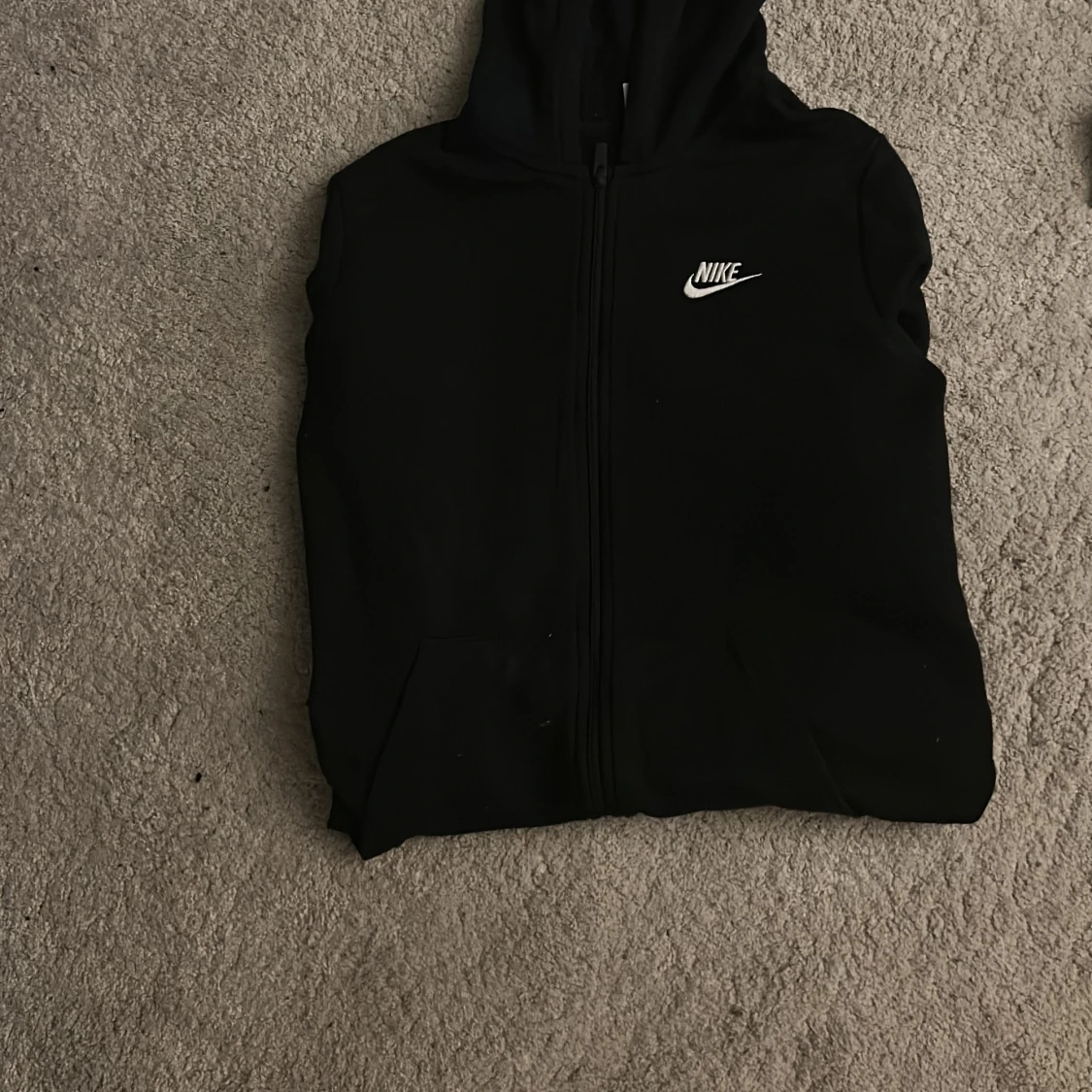 Svart Nike hoodie med dragkedja