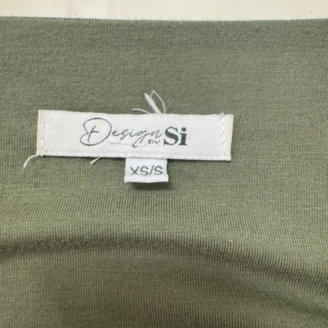 Olivgrön långärmad topp Design by Si - 2