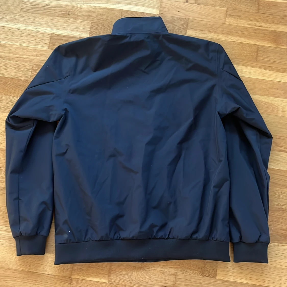 Mörkblå vindjacka från Peak Performance - 1
