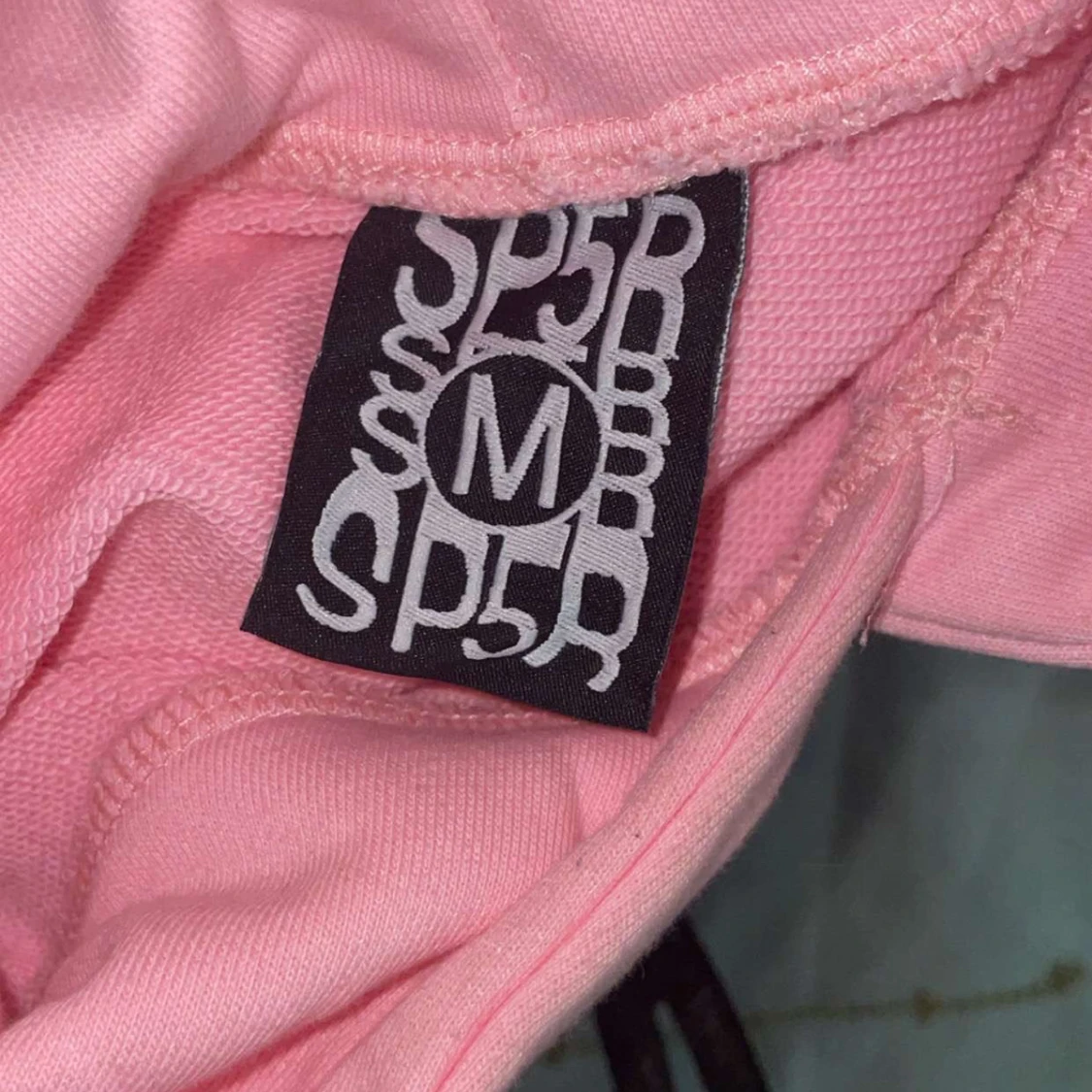 Rosa hoodie från Sp5der med spindelnät - 2