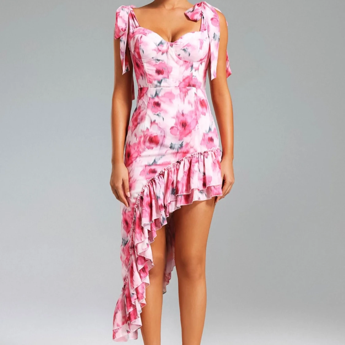 Blommig asymmetrisk klänning