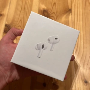 Ear pods 2 pro  - Säljer dessa pga att jag redan fick ett par från jobbet! Först till kvarn! 😊