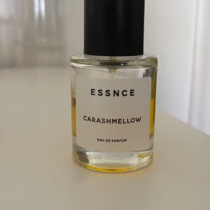 Essnce Carashmellow - Säljer min Carashmellow från essnce då den inte kommer till användning längre. Ca 60% av innehållet är kvar!💛💛