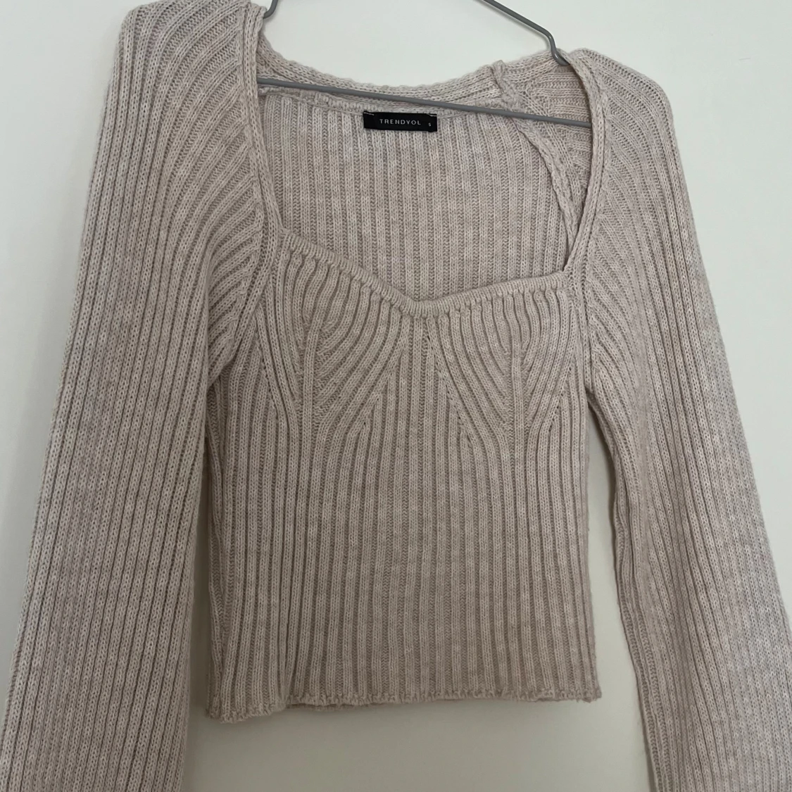 Beige ribbad stickad tröja Trendyol