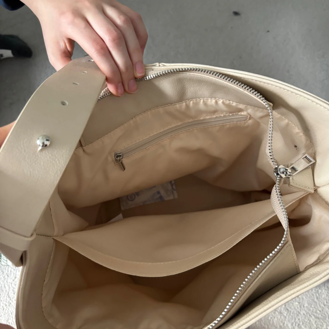 Beige axelväska från Kappahl - 2