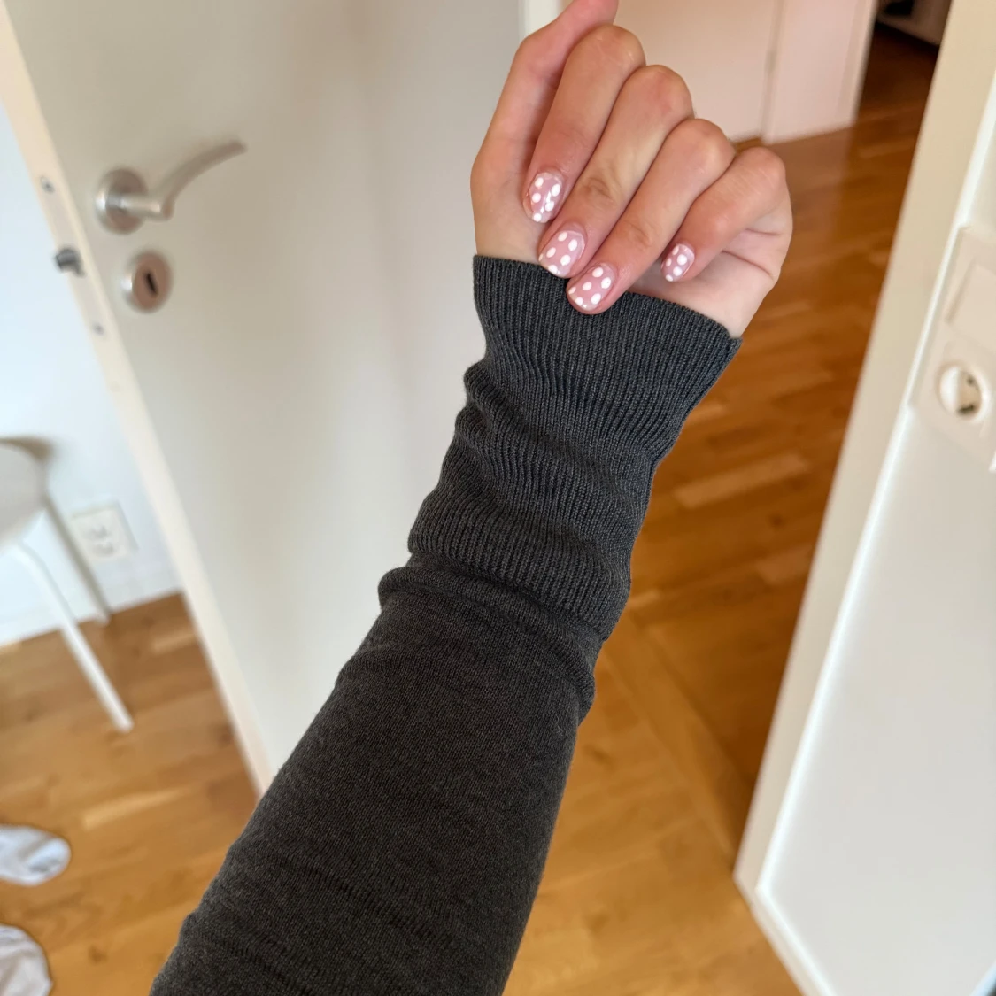 Mörkgrå kofta med knappar - 3