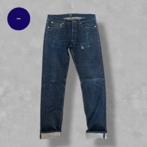 A.P.C Selvedge Raw Jeans - Säljer nu dessa grymt snygga jeans från A. P. C ! Jeansen är i ett bra skick, med sjukt snygg tvätt. | Storlek 32. | Nypris: 2 700. | Skriv vid funderingar!
