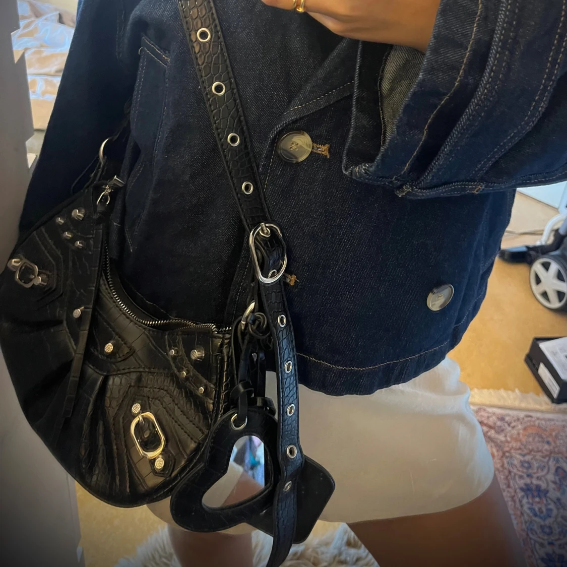 Svart axelväska  - 1