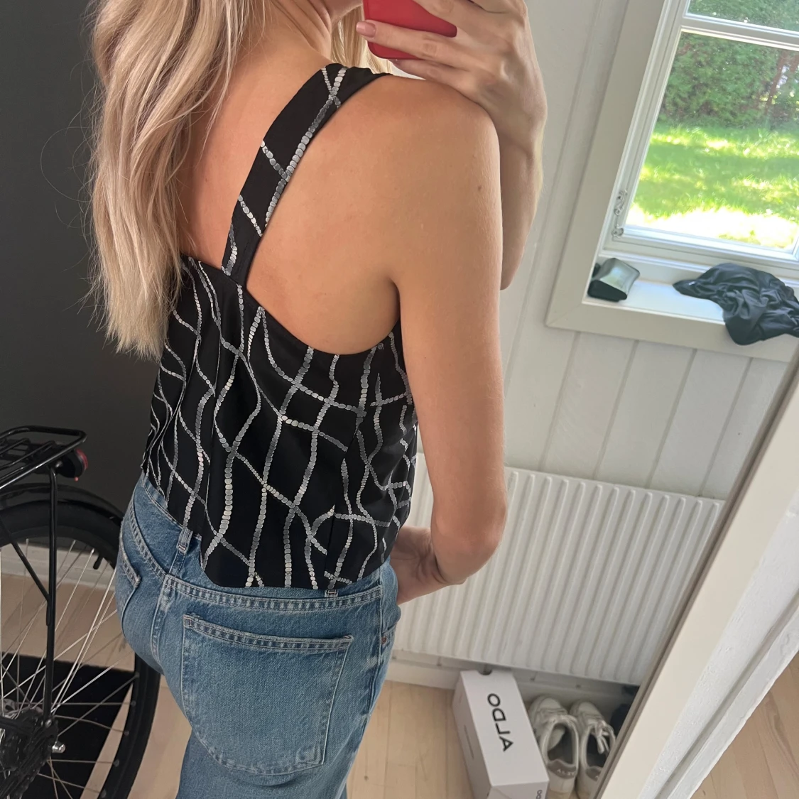 Svart linnetopp med v-ringning - 2