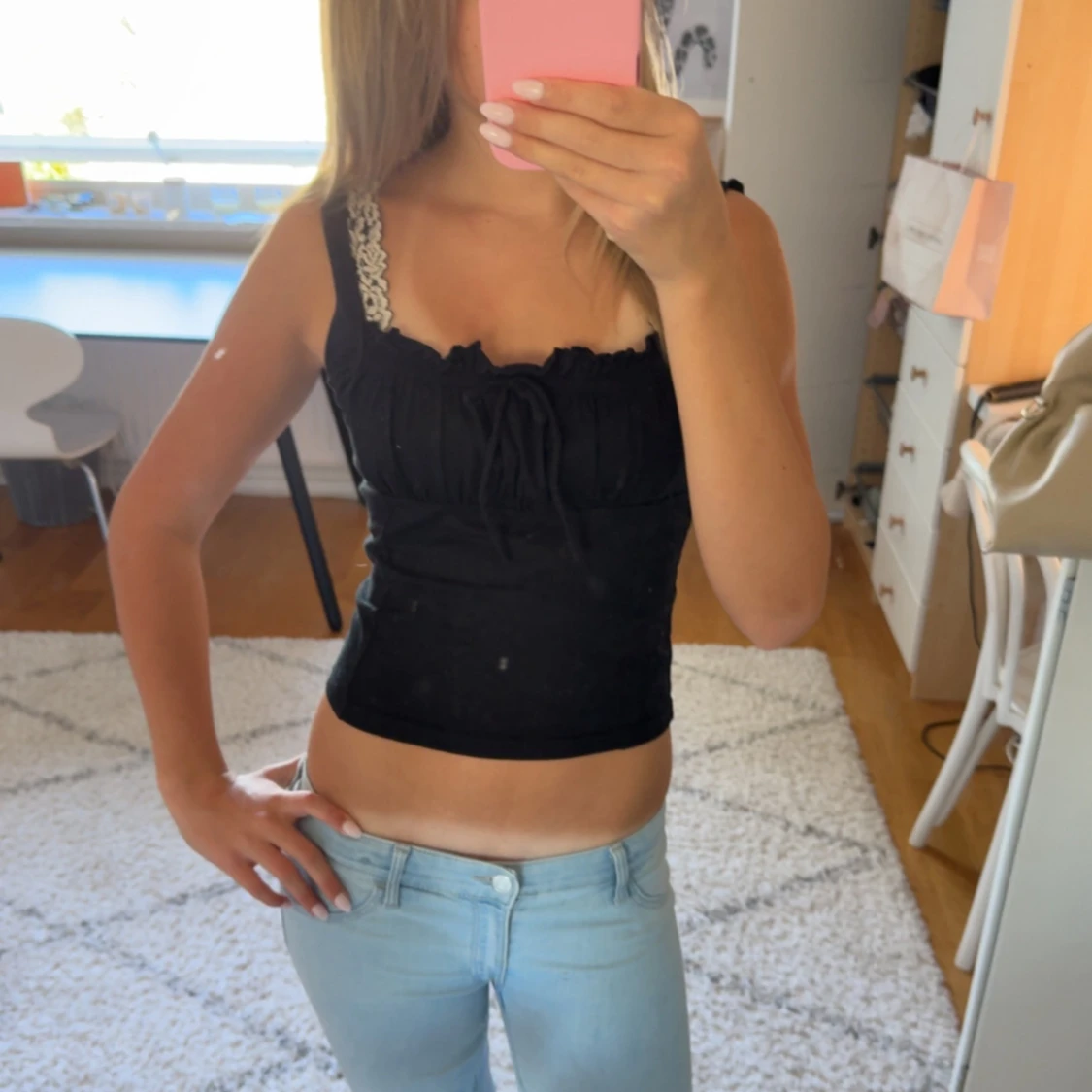 Svart linnetopp från Gina Tricot S