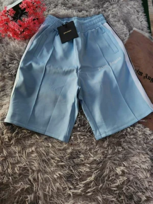 Riktigt fin shorts  - Säljer ett par ljusblå shorts 