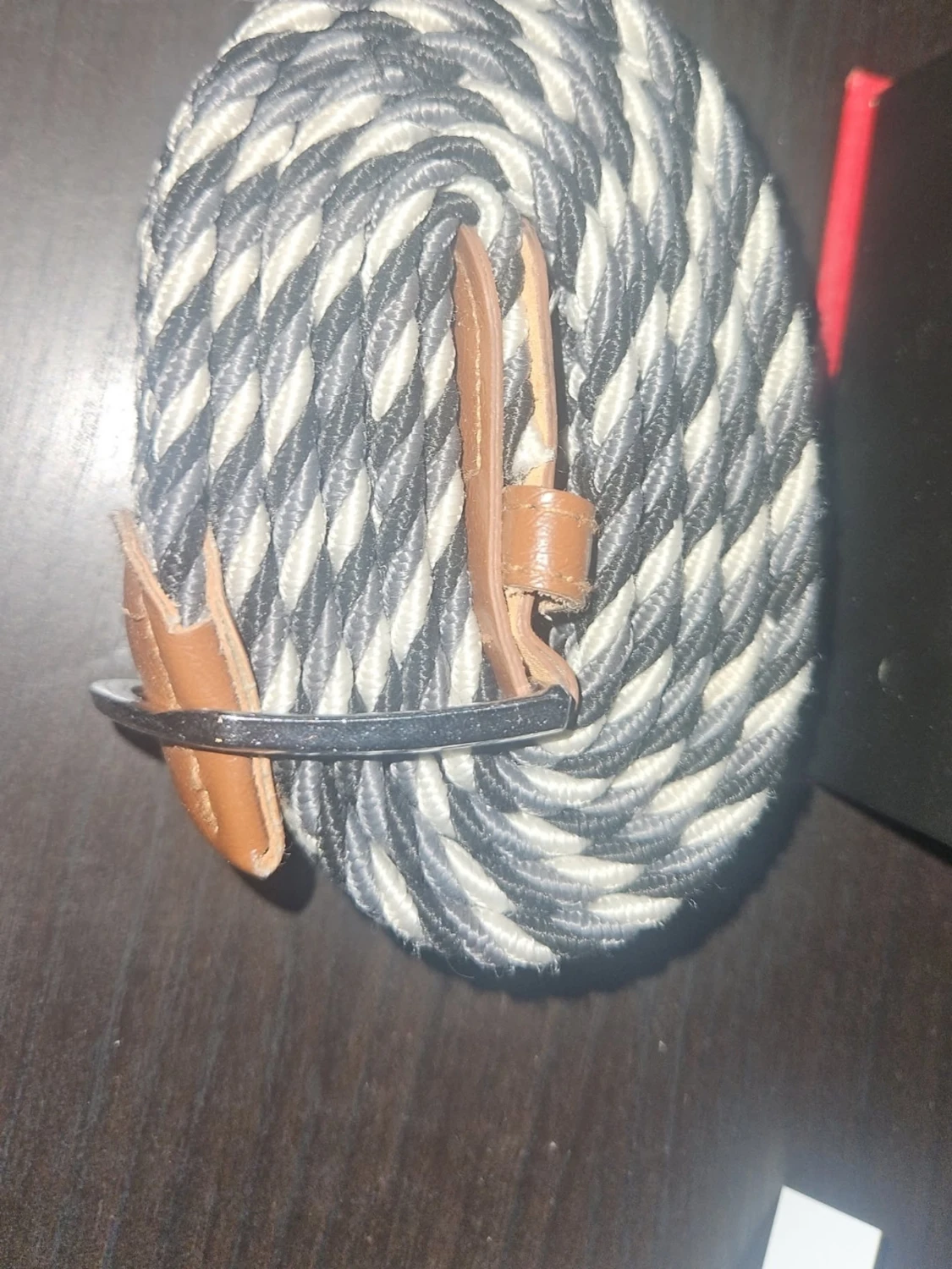 Randig flätad bälte med läderdetaljer - 2