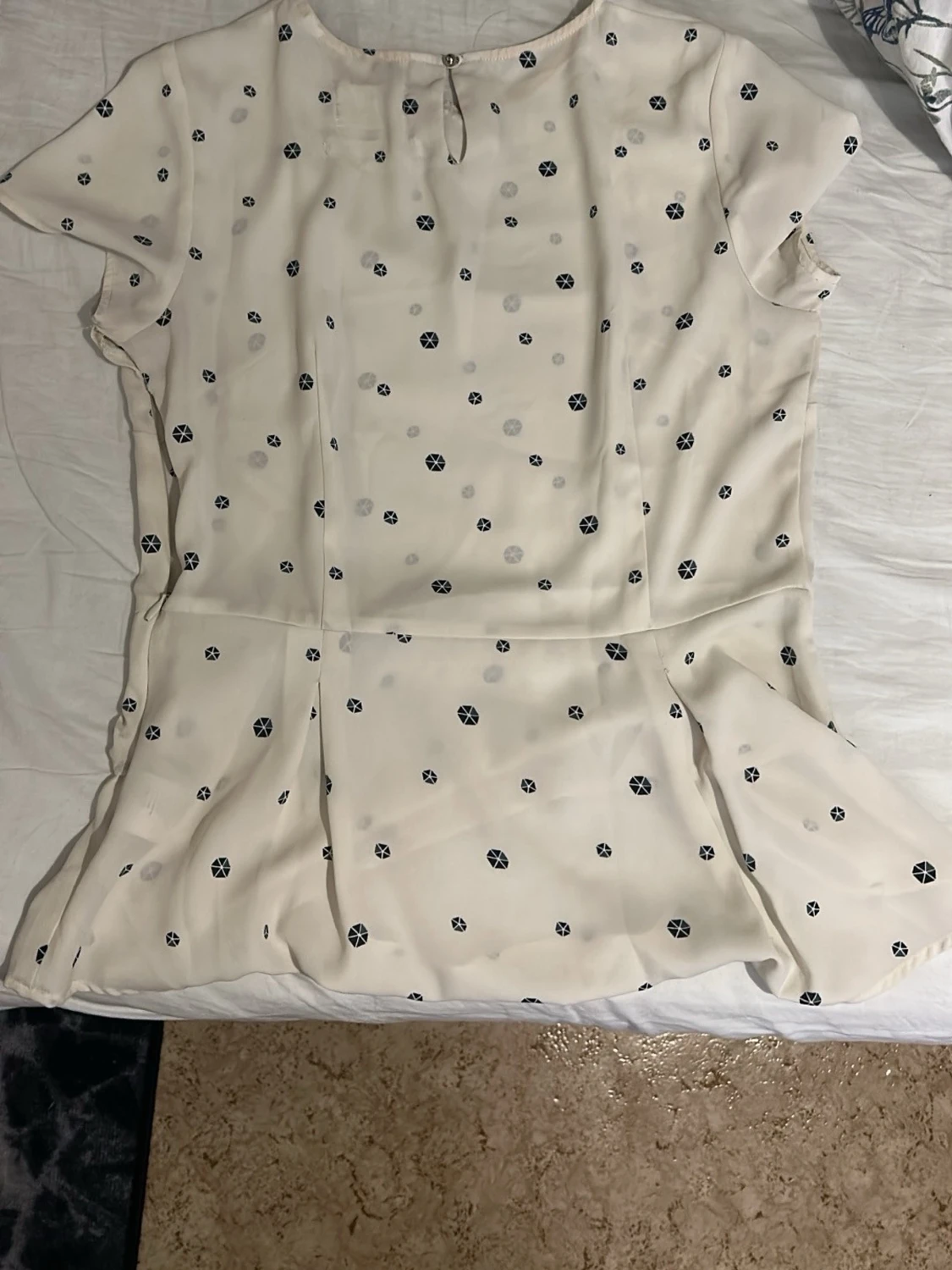 Tajt utsvängd tröja  - 2